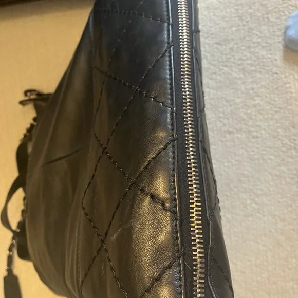 CHANEL Black Leather Shoulder Tote with Chain-Detail Strap - Picture 5 of 5